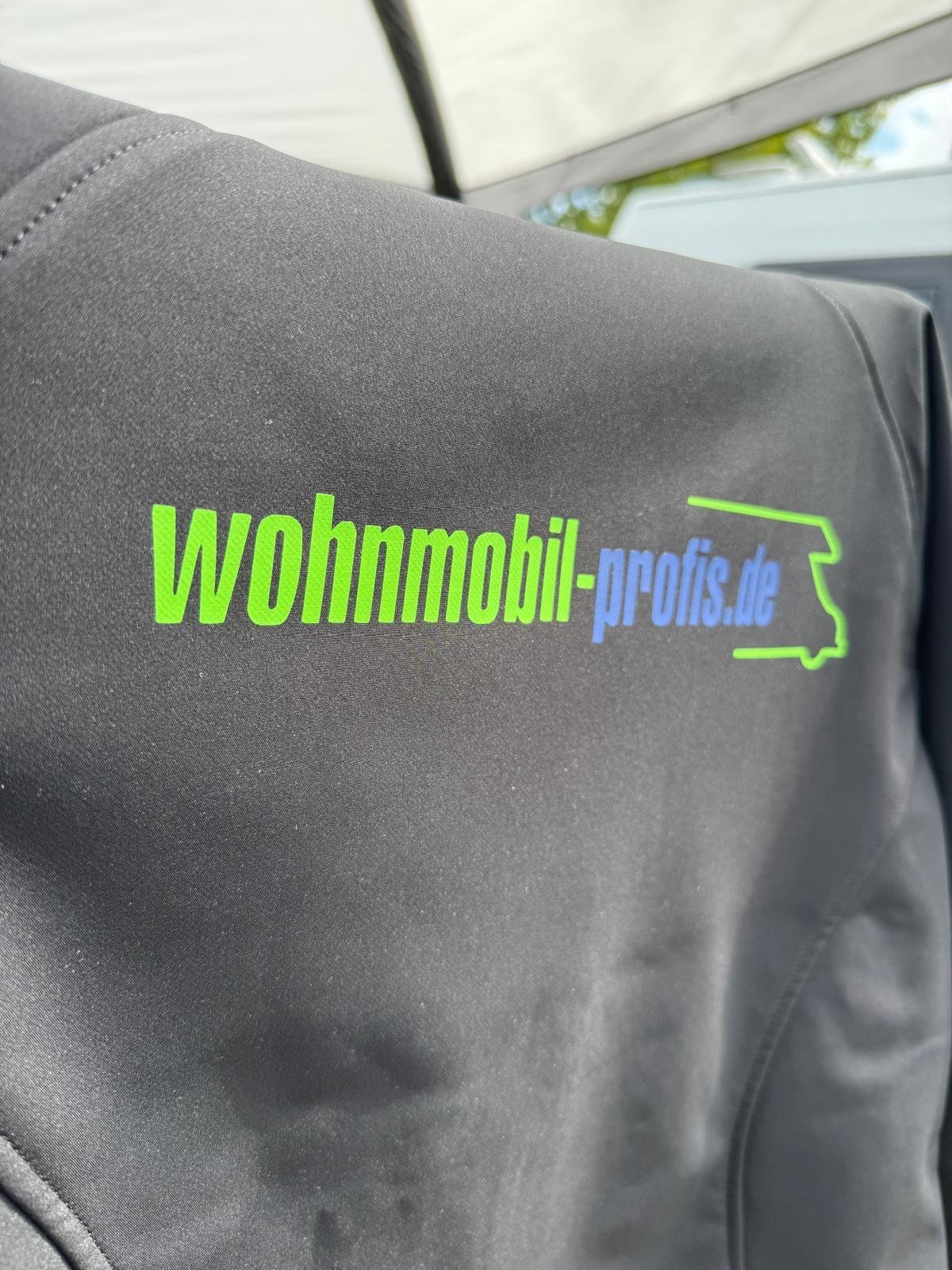 Wohnmobil-Profis.de — company logo in DTF print on softshell jackets