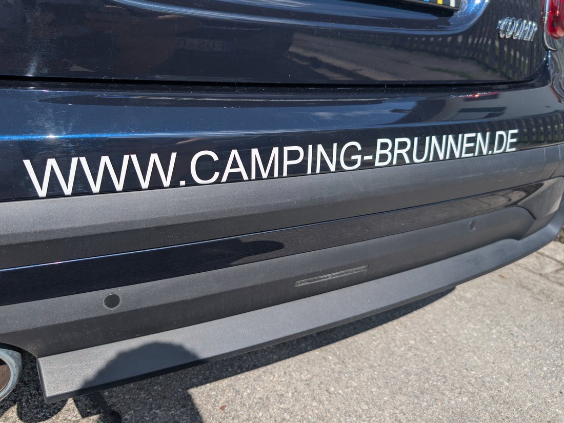 The web address across the rear valance — readable for anyone stopped behind the car